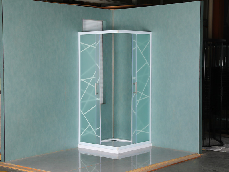 SQ 슬라이딩 샤워 인클로저, 인쇄가 있는 매트 강화 유리, 흰색 알루미늄 프로파일, 이중 구멍 핸들, 트레이 포함 SQ 슬라이딩 샤워 인클로저, 인쇄가 있는 매트 강화 유리, 흰색 알루미늄 프로파일, 이중 구멍 핸들, 트레이 포함