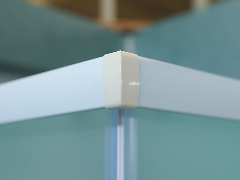 SQ 슬라이딩 샤워 인클로저, 인쇄가 있는 매트 강화 유리, 흰색 알루미늄 프로파일, 이중 구멍 핸들, 트레이 포함 SQ 슬라이딩 샤워 인클로저, 인쇄가 있는 매트 강화 유리, 흰색 알루미늄 프로파일, 이중 구멍 핸들, 트레이 포함