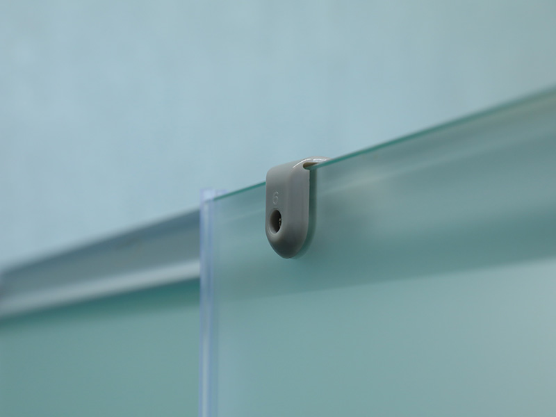 SQ 슬라이딩 샤워 인클로저, 인쇄가 있는 매트 강화 유리, 흰색 알루미늄 프로파일, 이중 구멍 핸들, 트레이 포함 SQ 슬라이딩 샤워 인클로저, 인쇄가 있는 매트 강화 유리, 흰색 알루미늄 프로파일, 이중 구멍 핸들, 트레이 포함