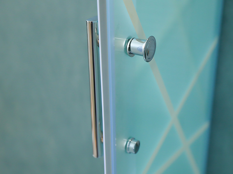 SQ 슬라이딩 샤워 인클로저, 인쇄가 있는 매트 강화 유리, 흰색 알루미늄 프로파일, 이중 구멍 핸들, 트레이 포함 SQ 슬라이딩 샤워 인클로저, 인쇄가 있는 매트 강화 유리, 흰색 알루미늄 프로파일, 이중 구멍 핸들, 트레이 포함