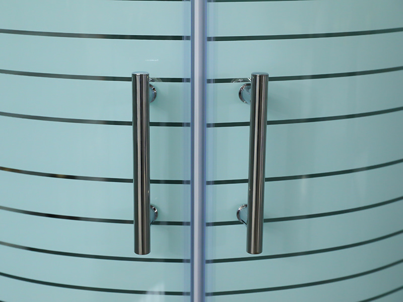 SE 슬라이딩 샤워 인클로저, 인쇄 기능이 있는 투명 강화 유리, 크롬 알루미늄 프로파일, 이중 구멍 손잡이, 트레이 포함 SE 슬라이딩 샤워 인클로저, 인쇄 기능이 있는 투명 강화 유리, 크롬 알루미늄 프로파일, 이중 구멍 손잡이, 트레이 포함