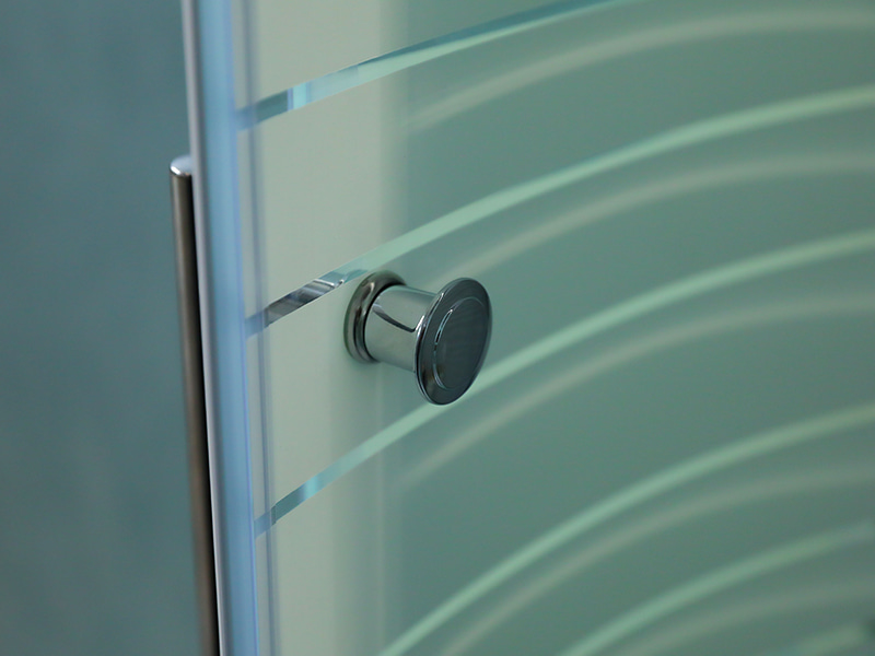 SE 슬라이딩 샤워 인클로저, 인쇄 기능이 있는 투명 강화 유리, 크롬 알루미늄 프로파일, 이중 구멍 손잡이, 트레이 포함 SE 슬라이딩 샤워 인클로저, 인쇄 기능이 있는 투명 강화 유리, 크롬 알루미늄 프로파일, 이중 구멍 손잡이, 트레이 포함