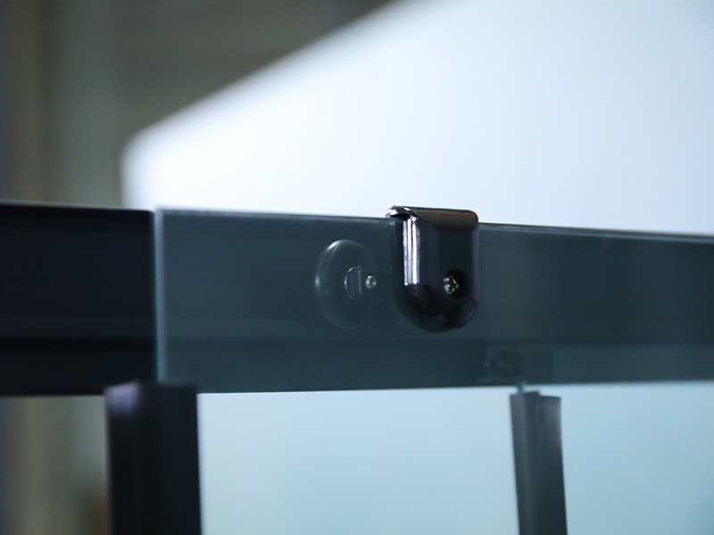 RE 슬라이딩 샤워 인클로저, 인쇄가 있는 투명 강화 유리, 검정색 알루미늄 프로파일, 이중 구멍 손잡이, 트레이 포함 RE 슬라이딩 샤워 인클로저, 인쇄가 있는 투명 강화 유리, 검정색 알루미늄 프로파일, 이중 구멍 손잡이, 트레이 포함