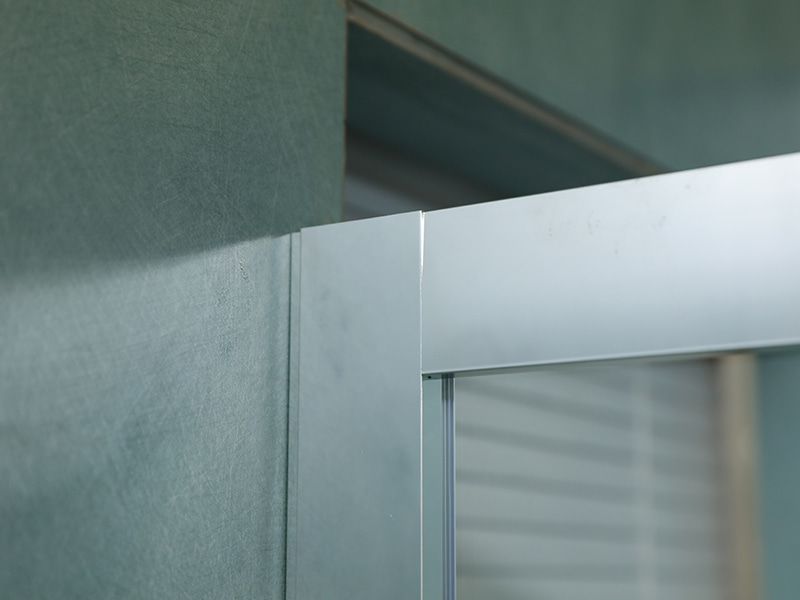 RE 슬라이딩 샤워 인클로저, 투명 강화 유리, 크롬 알루미늄 프로파일, 이중 구멍 손잡이, 트레이 포함 RE 슬라이딩 샤워 인클로저, 투명 강화 유리, 크롬 알루미늄 프로파일, 이중 구멍 손잡이, 트레이 포함