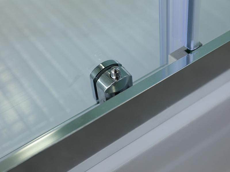 RE 슬라이딩 샤워 인클로저, 투명 강화 유리, 크롬 알루미늄 프로파일, 이중 구멍 손잡이, 트레이 포함 RE 슬라이딩 샤워 인클로저, 투명 강화 유리, 크롬 알루미늄 프로파일, 이중 구멍 손잡이, 트레이 포함