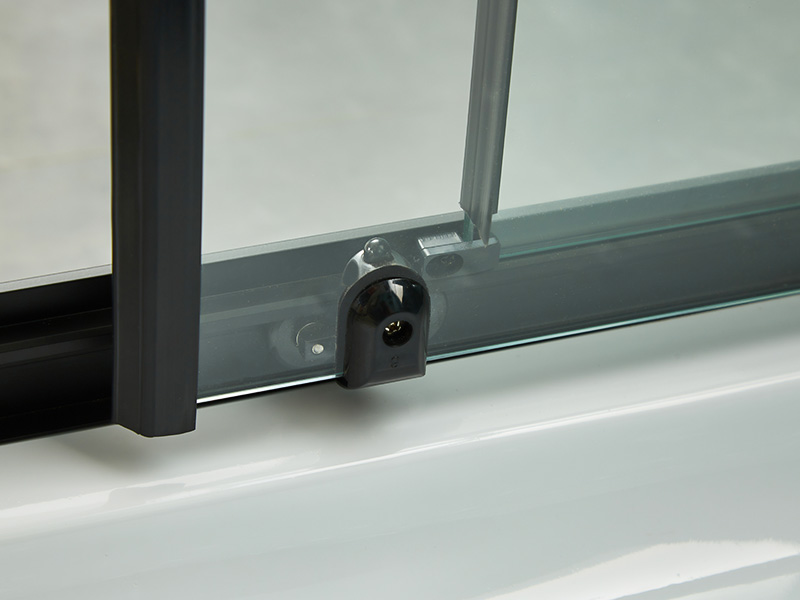 SQ 슬라이딩 샤워 인클로저, 투명 강화 유리, 검정색 알루미늄 프로파일, 이중 구멍 손잡이, 트레이 포함 SQ 슬라이딩 샤워 인클로저, 투명 강화 유리, 검정색 알루미늄 프로파일, 이중 구멍 손잡이, 트레이 포함